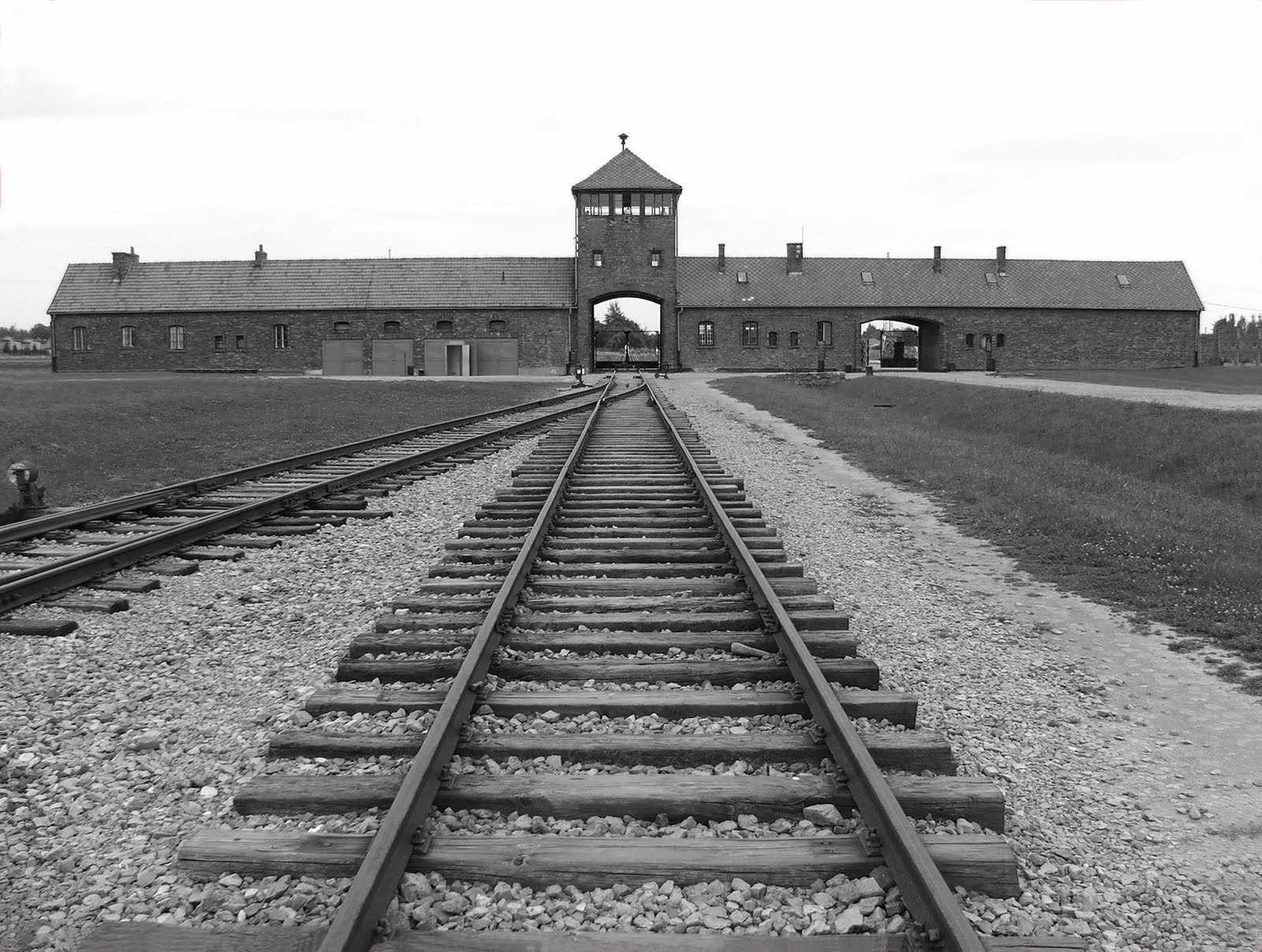 Auschwitz tour, tourist transfer, tourist services 